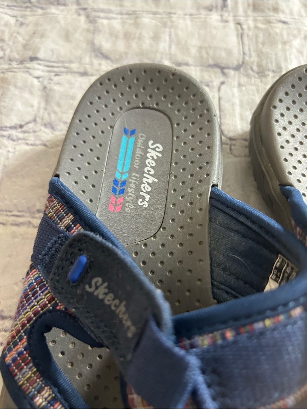 SKETCHERS REGGAE SANDALS BLUE WOVEN STRAPS MULTI COLORED VELCRO CLOSURE SIZE 6 - Picture 3 of 8